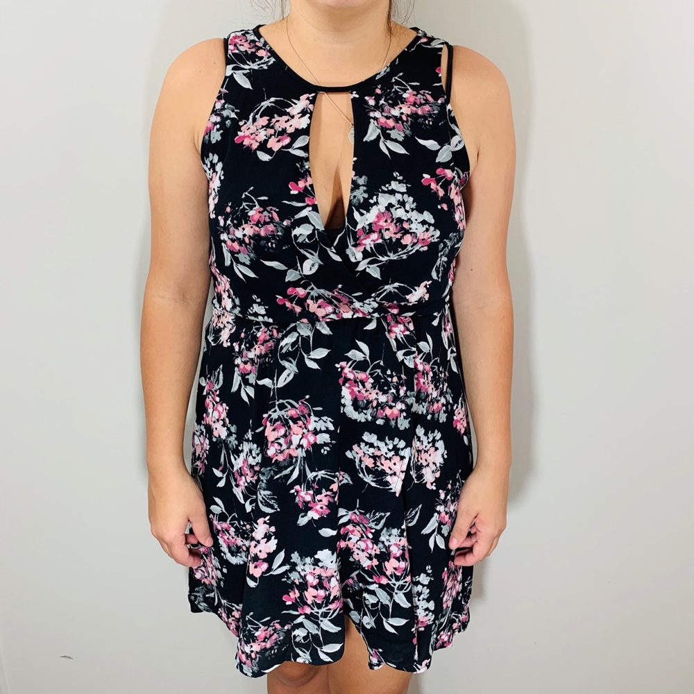 Lush Sleeveless Surplice Dress Black-Mauv